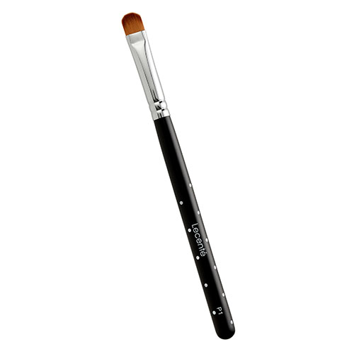 P1 - Powder Brush: Wooden Handle